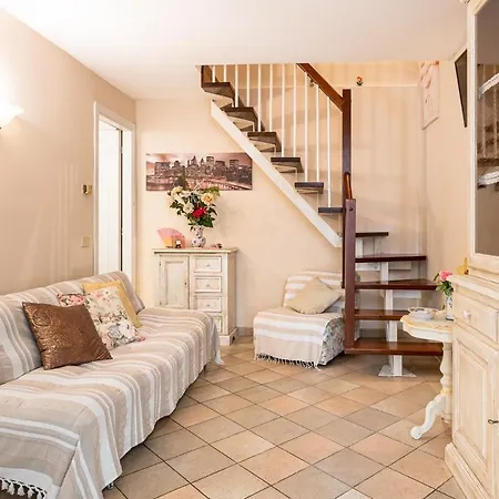 Apartment Of Flowers